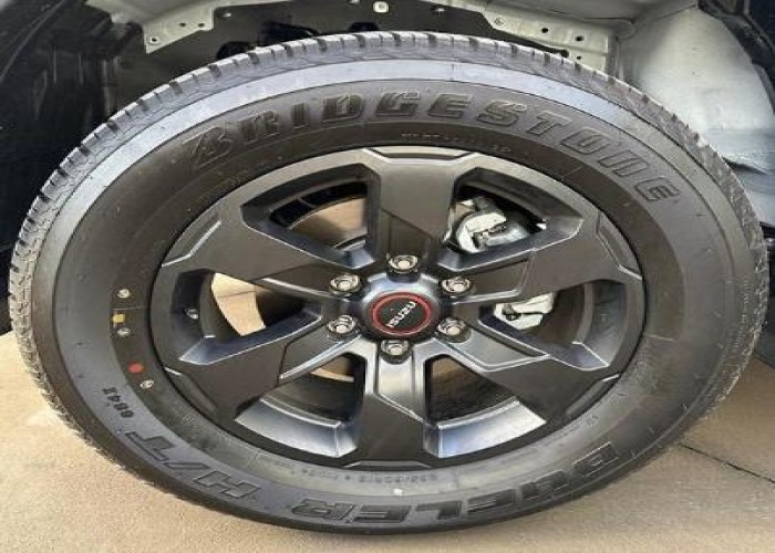 Used 1
                    ISUZU
                     for Sale Image