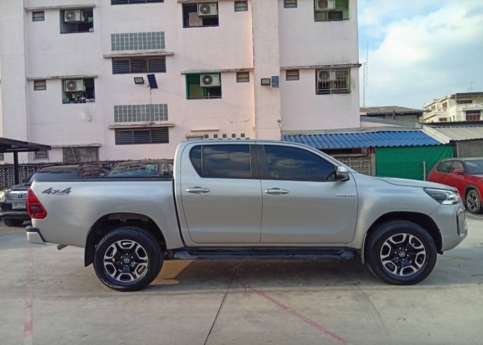 Used 12
                    TOYOTA
                     for Sale Image