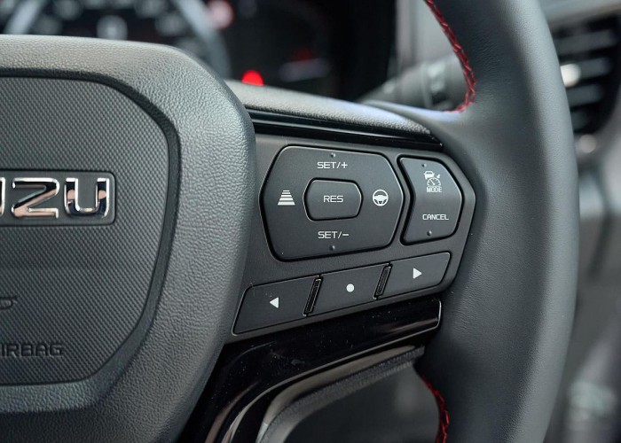 Used 1
                    ISUZU
                     for Sale Image